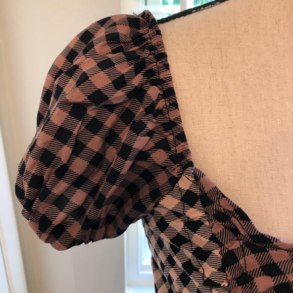 Rabbit Rose 🥀 Top - Picture 3 of 6